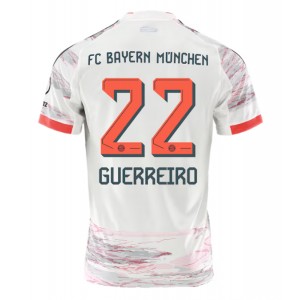 Bayern Munich Raphael Guerreiro #22 Jalkapallovaatteet Vieraspaita 2025-26 Lyhythihainen